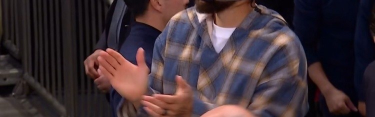 必发下载-场边库里看高兴了！小佩顿外线连中两记三分球 勇士领先19分打停